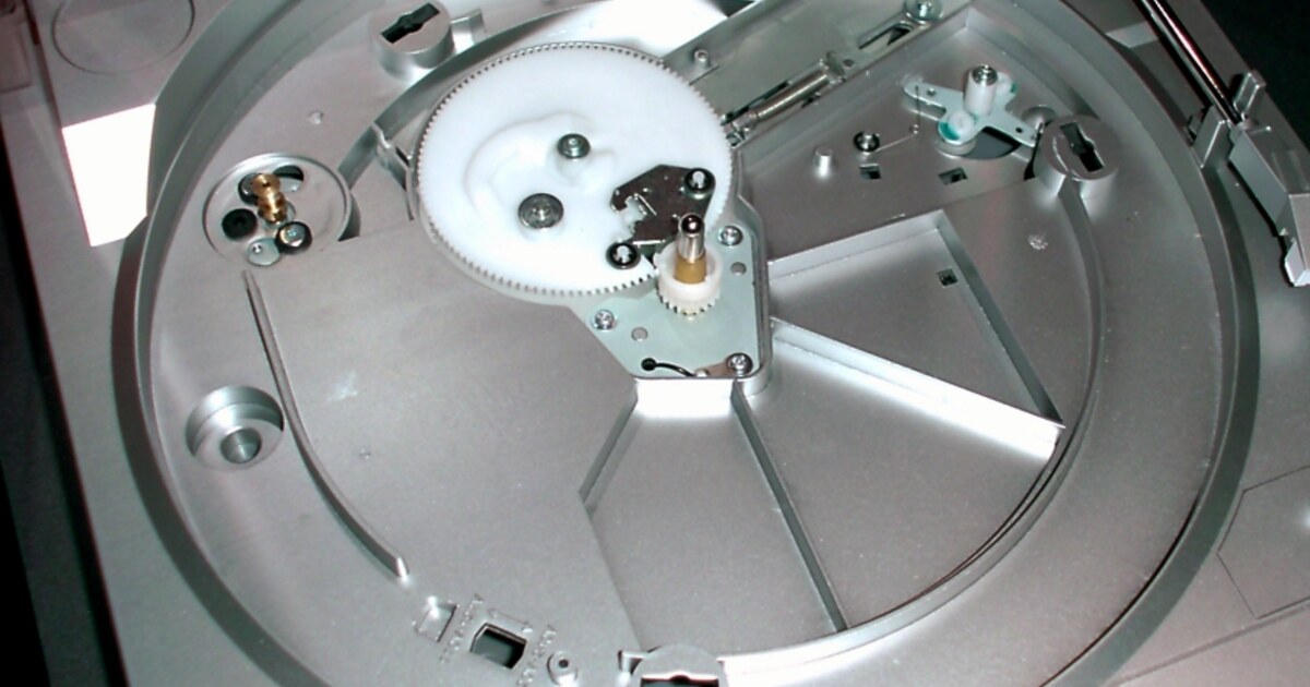 Belt Drive vs Direct Drive Turntable: Which Is Right for You?