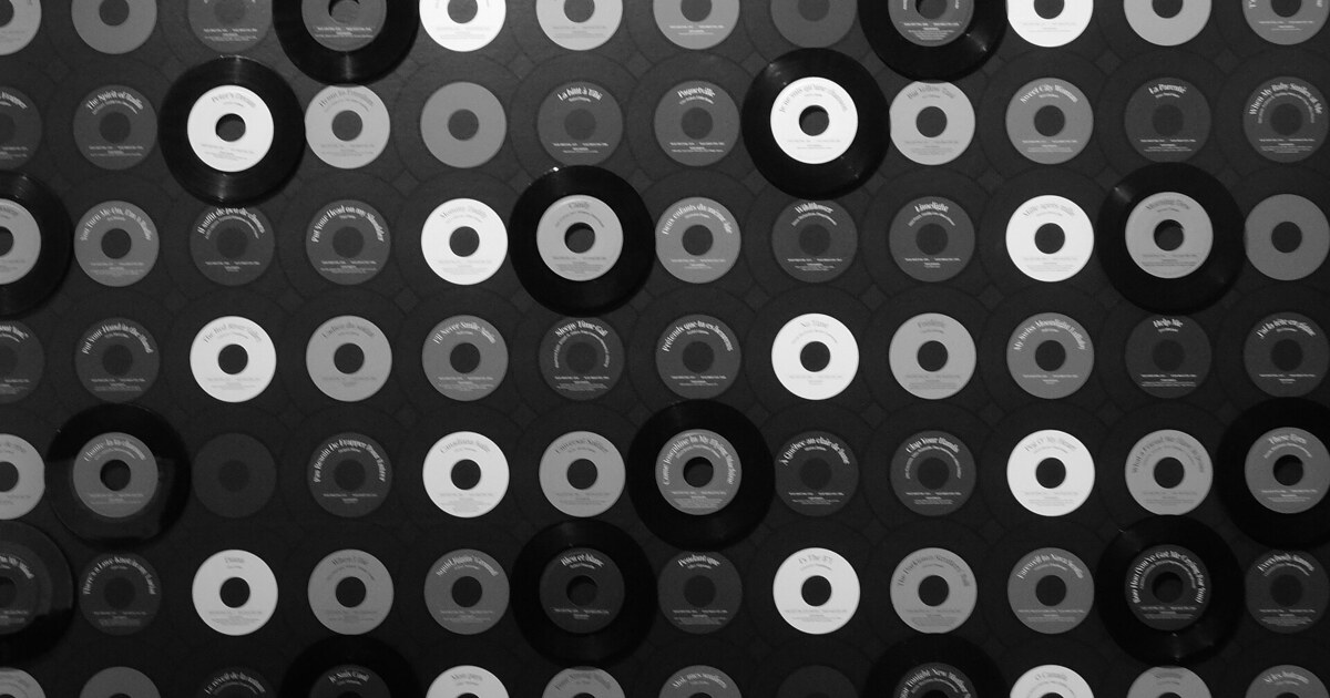 Vinyl Records as Décor: When Sleeve Art Becomes Interior Design